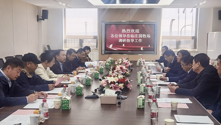 省政协农业和农村工作委员会副主任魏宝君、谢天德一行到甘肃农垦庄园牧场调研工作